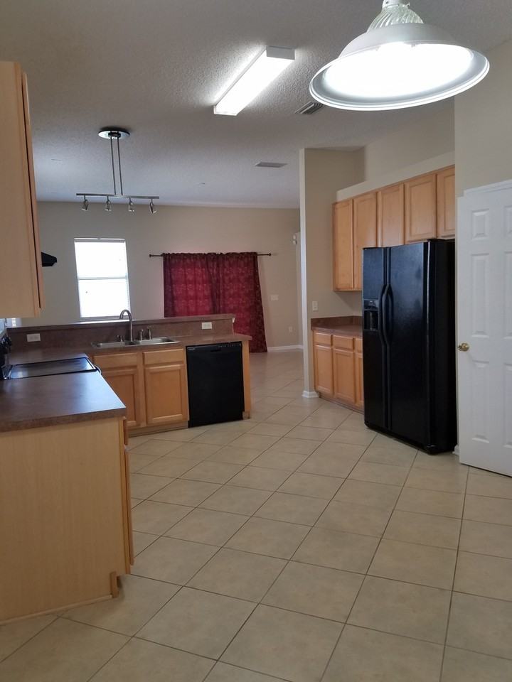 1763 Hawkins Cove Dr E - Photo 3 of 11