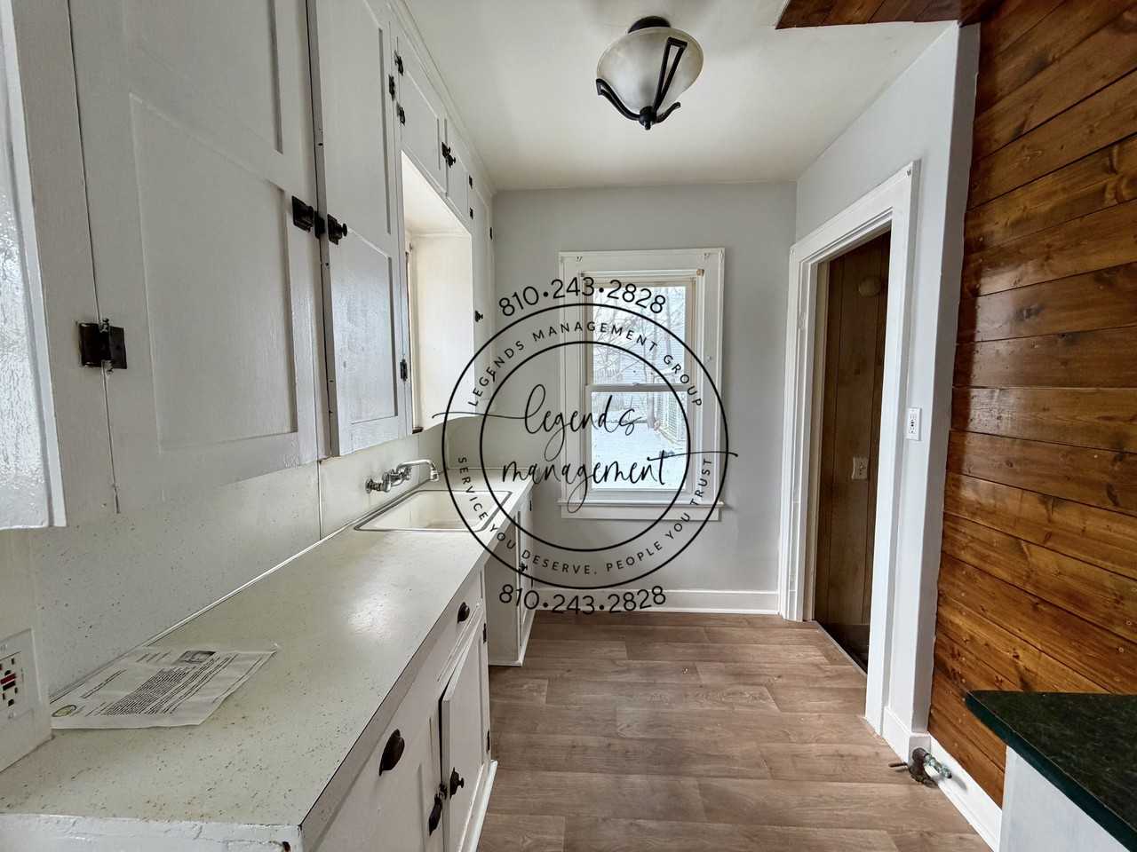 912 Hammond Ave - Photo 3 of 12