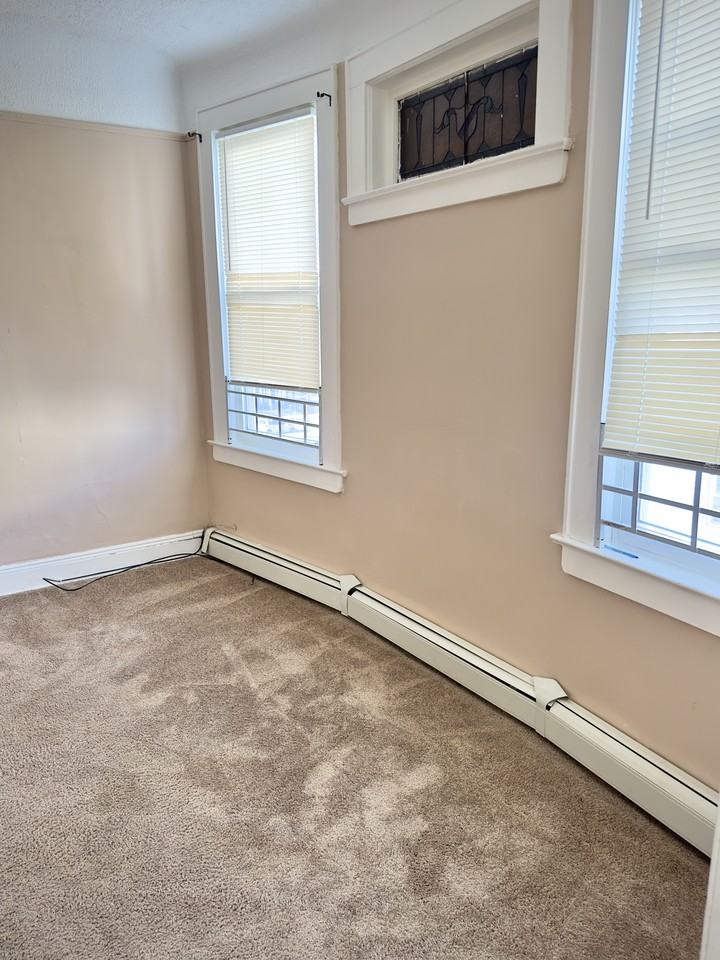 245 22nd St #3 - Photo 2 of 12