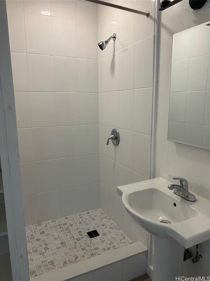 1624 Liholiho St #7 - Photo 5 of 9