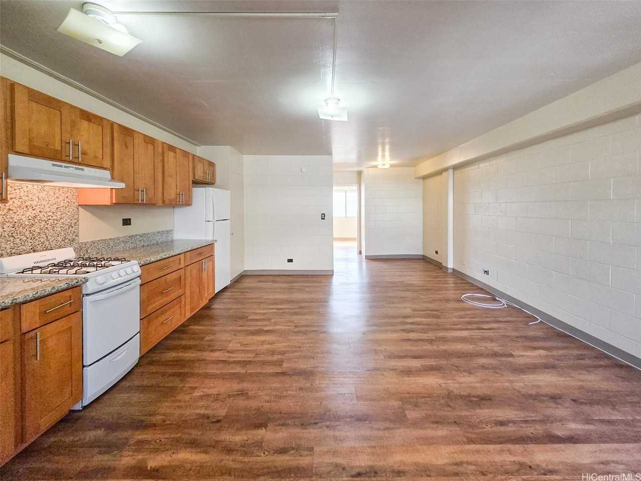 526 N School St #202 - Photo 2 of 8