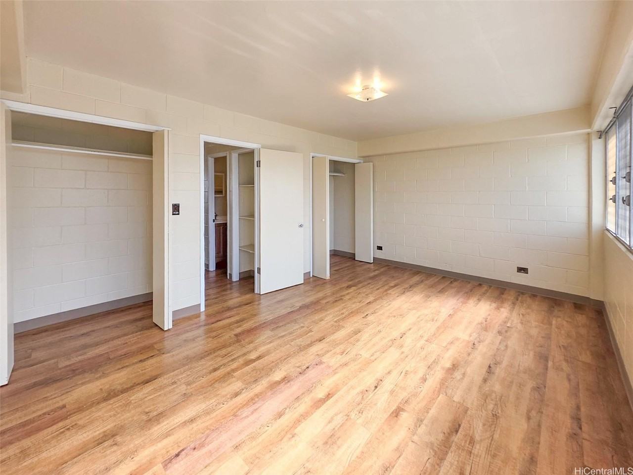 526 N School St #202 - Photo 6 of 8