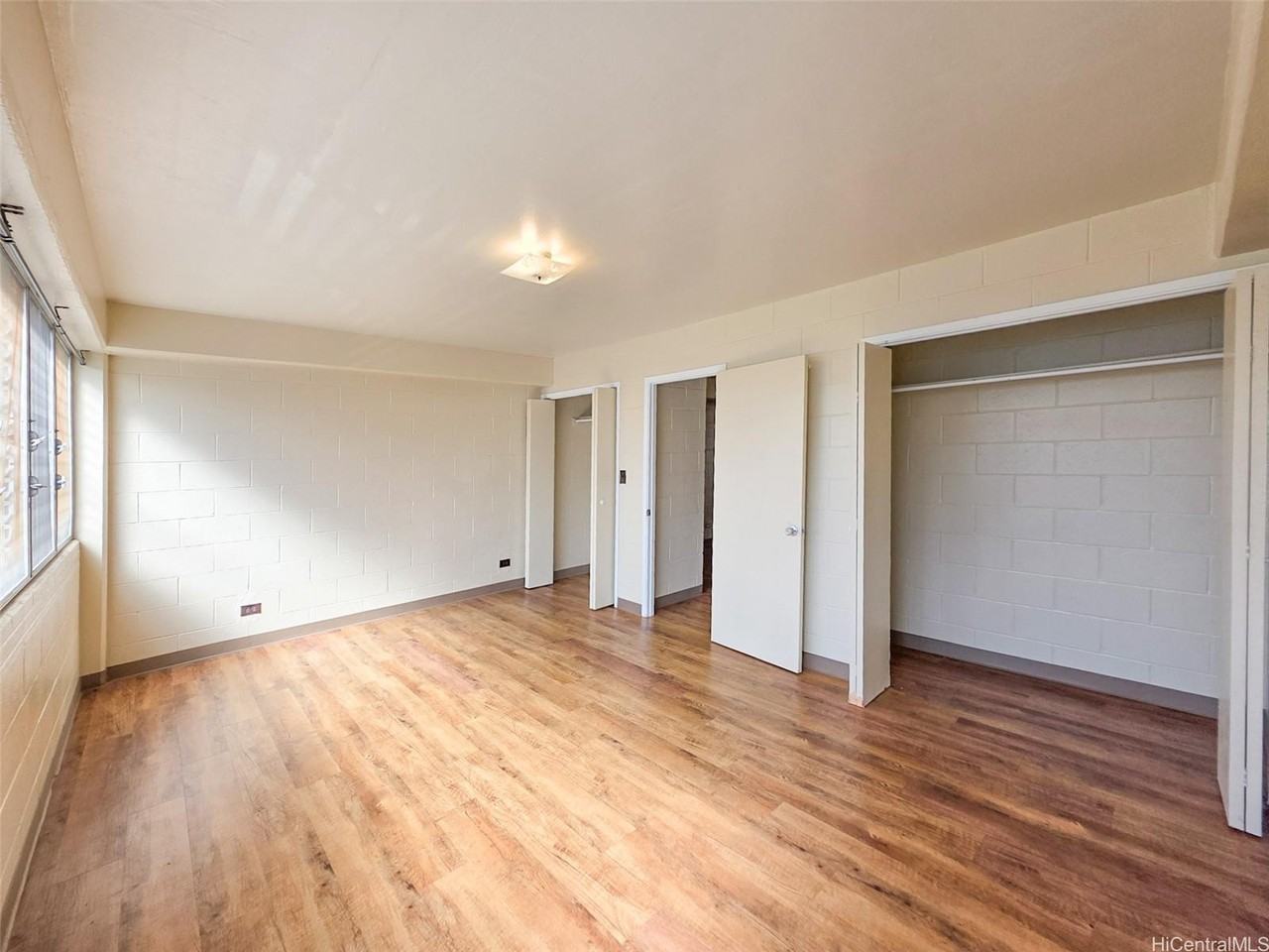 526 N School St #202 - Photo 7 of 8