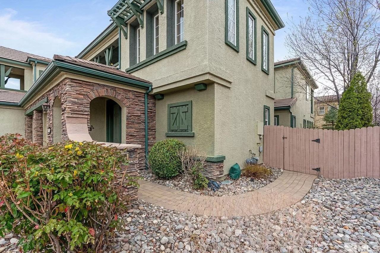 10885 Pentwater Dr - Photo 3 of 50