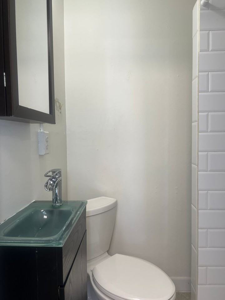 1220 Washington Ave #5 - Photo 6 of 7