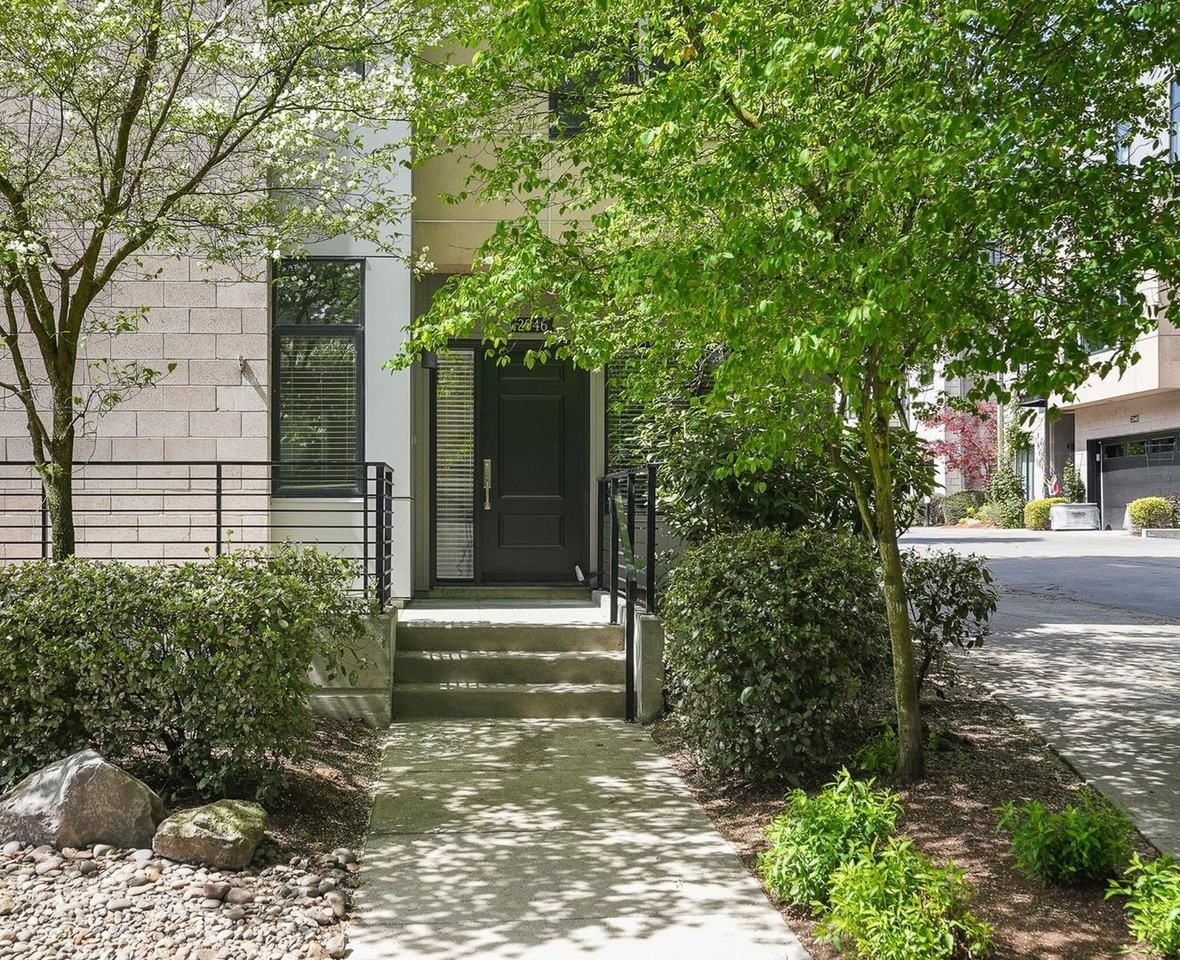 2046 Nw 16th Ave - Photo 4 of 42