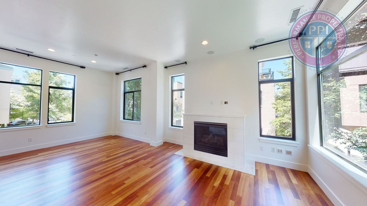 2046 Nw 16th Ave - Photo 7 of 42