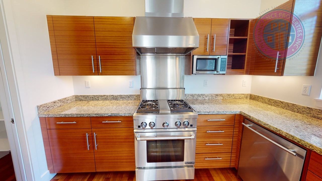 2046 Nw 16th Ave - Photo 7 of 42