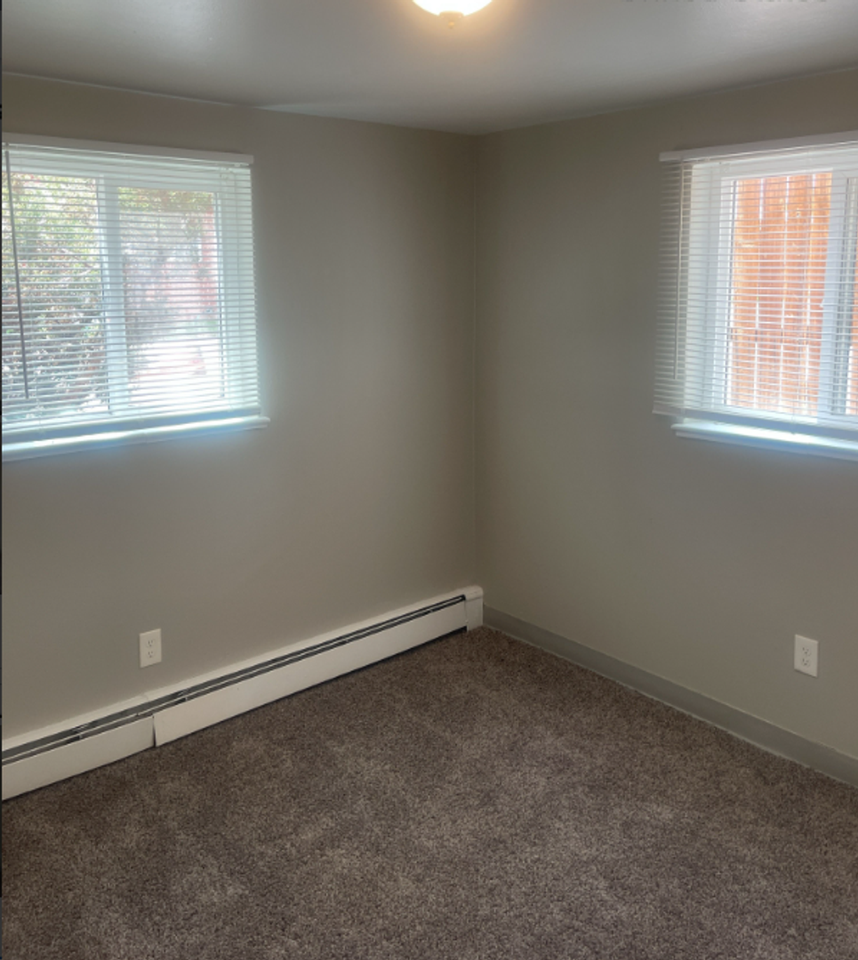 7117 Stuart St - Photo 4 of 11