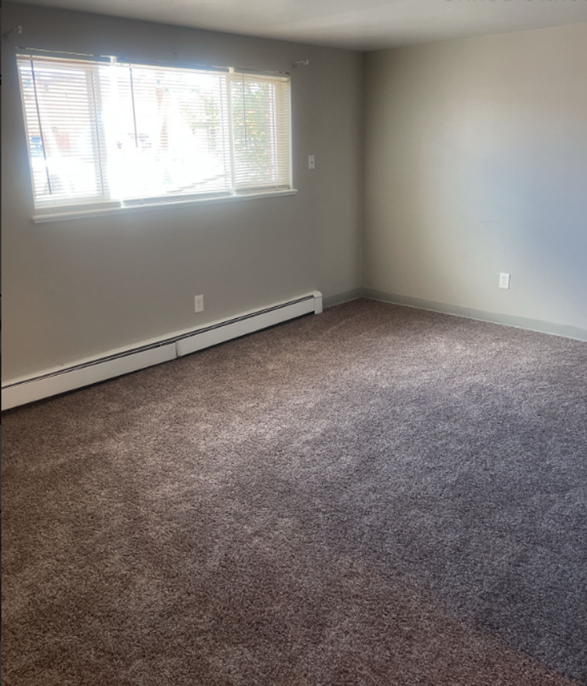 7117 Stuart St - Photo 5 of 11