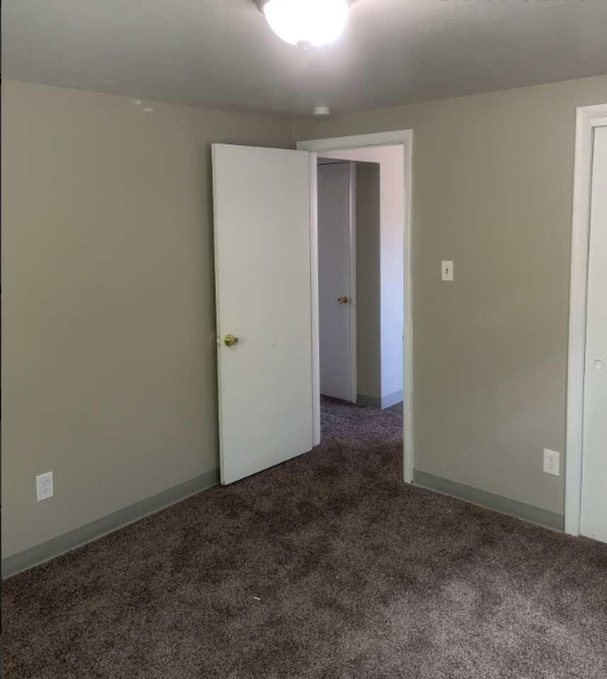 7117 Stuart St - Photo 7 of 11