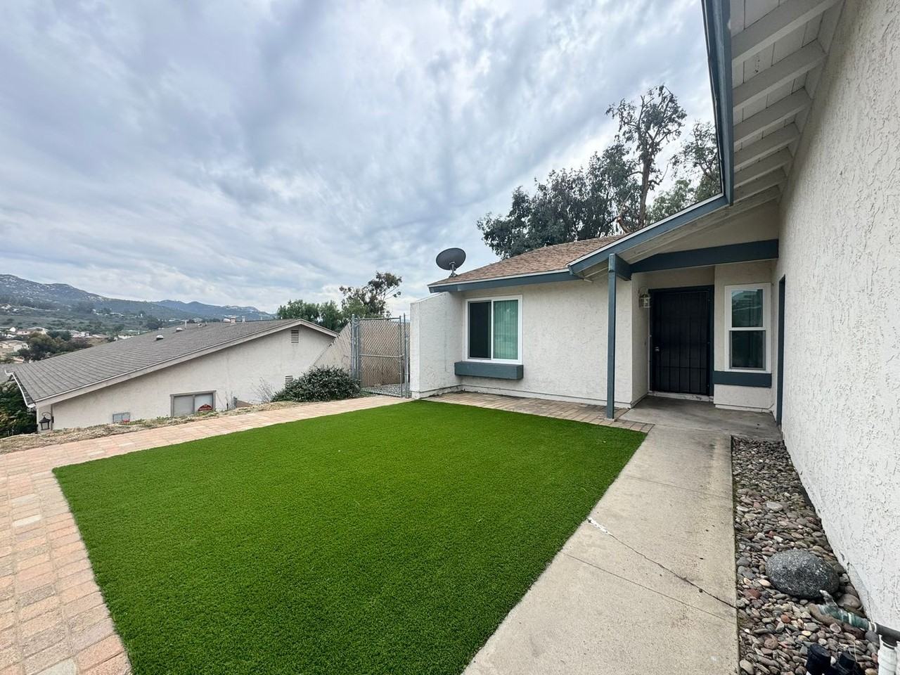 1723 Chatsbury St - Photo 3 of 24