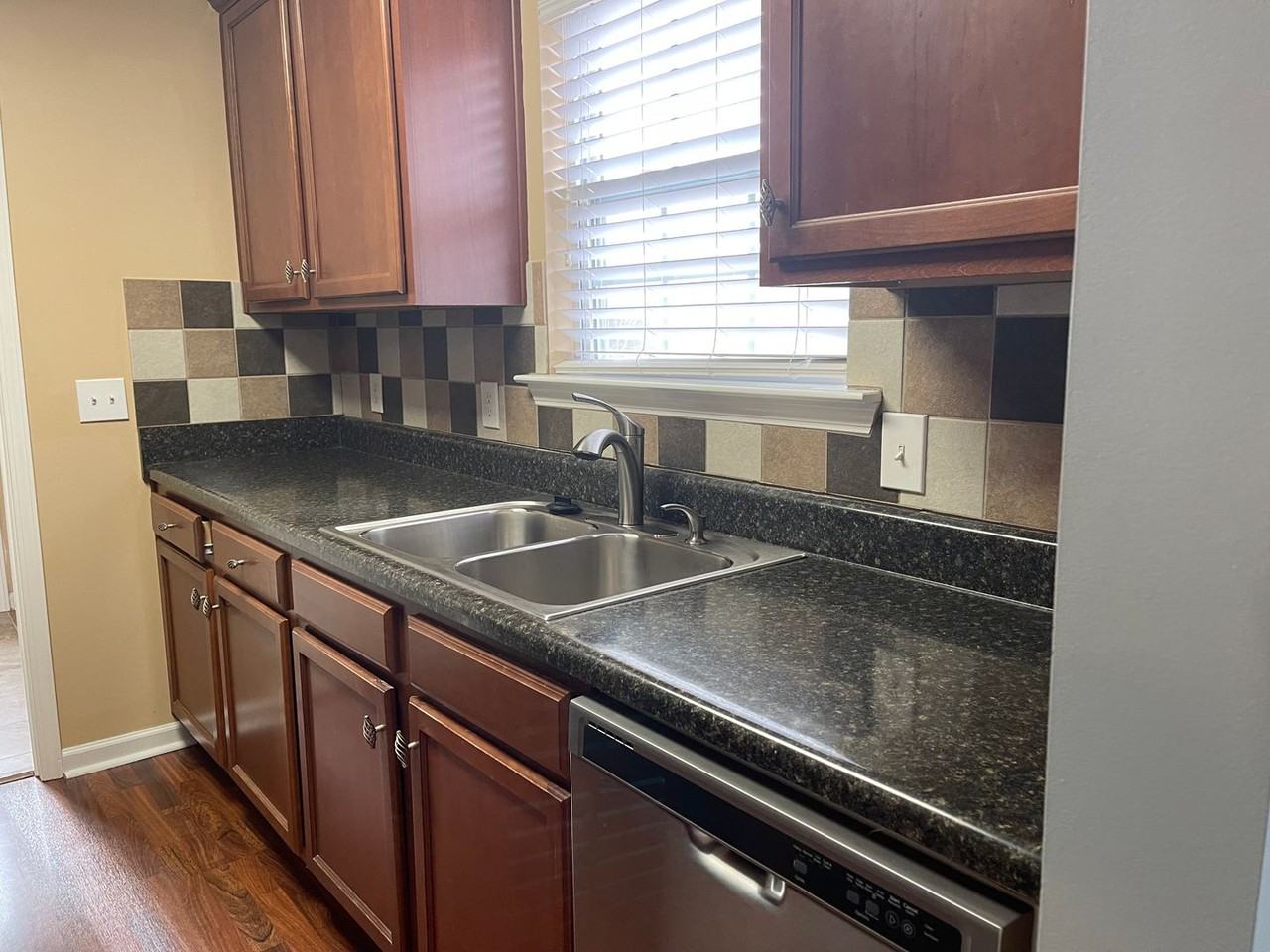 4939 Benders Ferry Rd - Photo 6 of 30