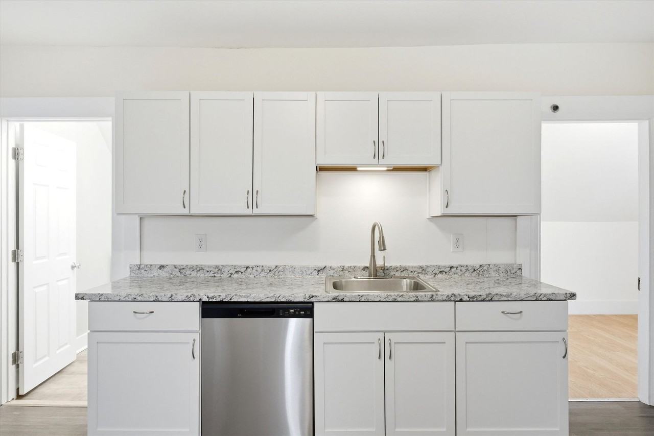 135 Sagamore St - Photo 3 of 24