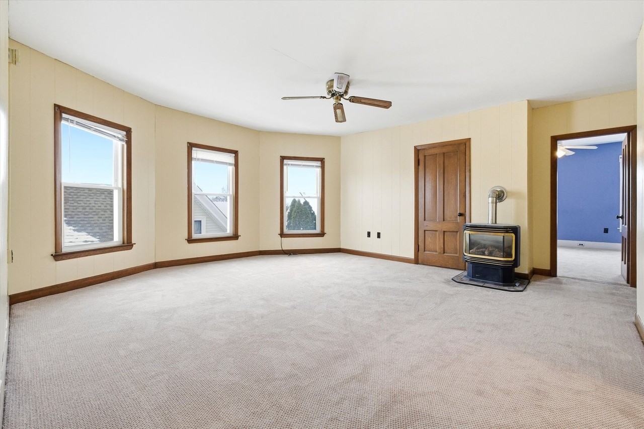 135 Sagamore St - Photo 5 of 24