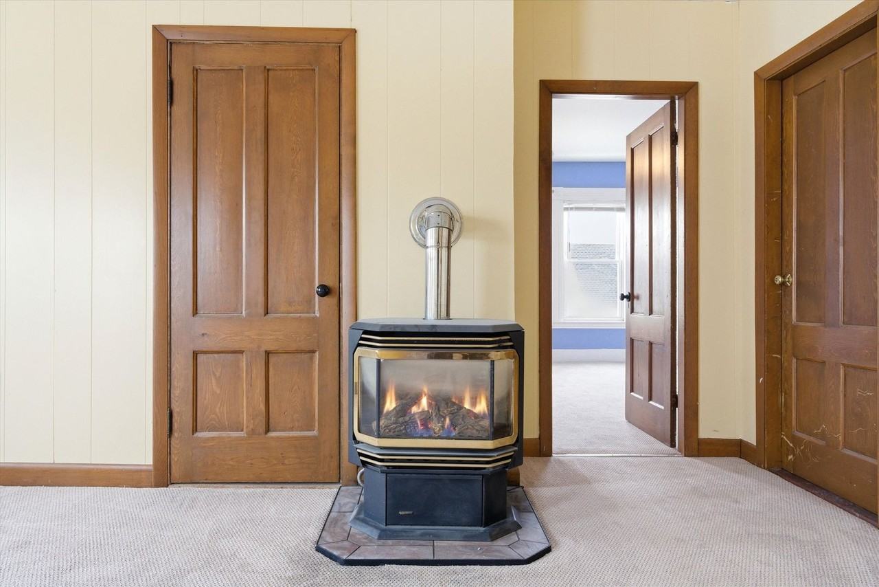 135 Sagamore St - Photo 7 of 24