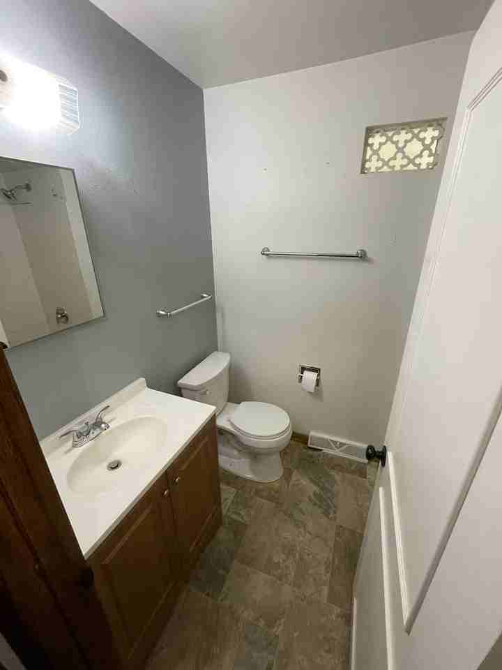 3837 S 95th St - Photo 2 of 24