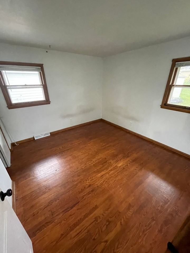 3837 S 95th St - Photo 3 of 24