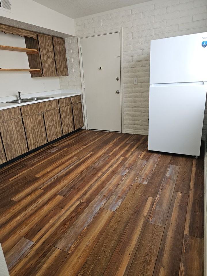 306 3rd St #A - Photo 2 of 9