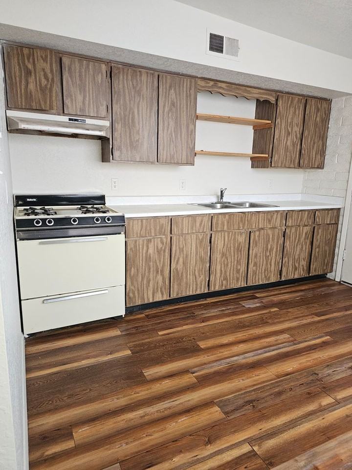 306 3rd St #A - Photo 3 of 9