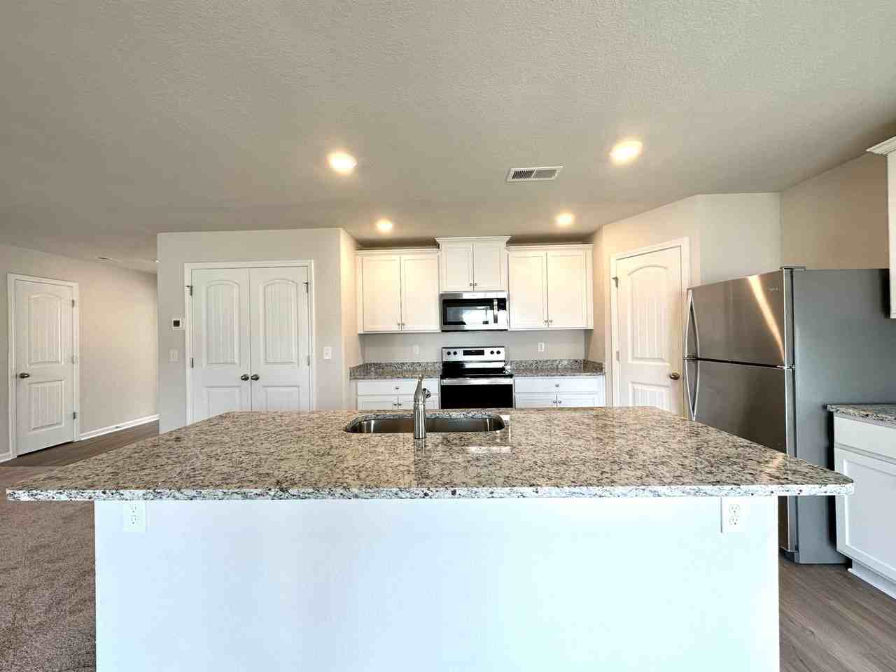 512 Hawley St - Photo 2 of 17
