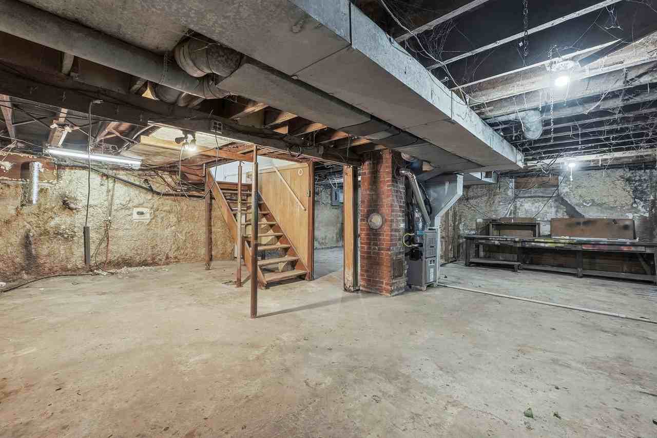 3006 Mcarthur Dr - Photo 2 of 31