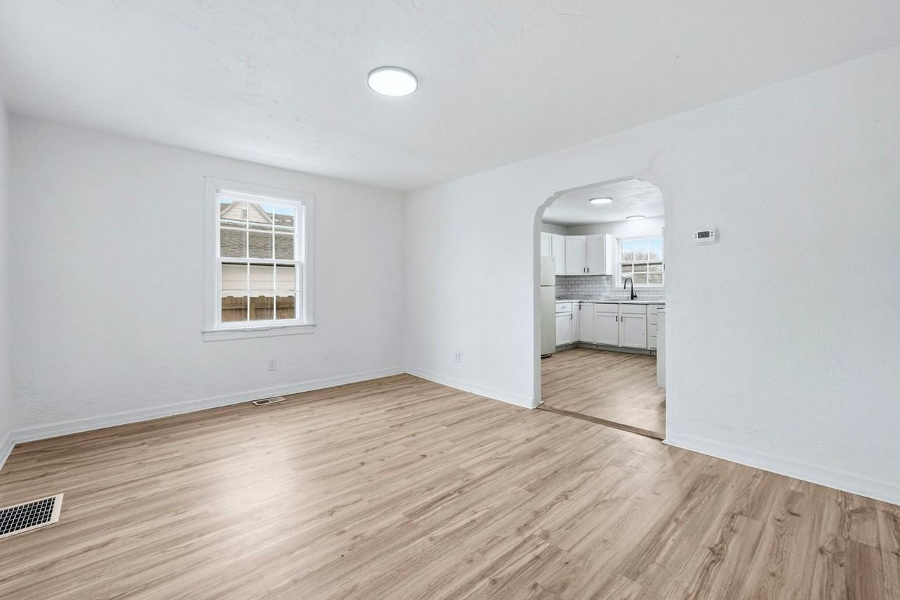 3006 Mcarthur Dr - Photo 3 of 31