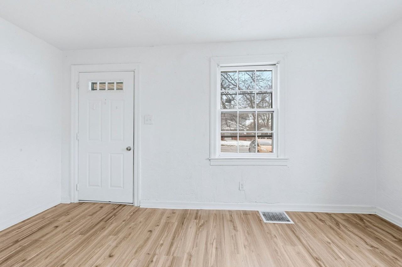 3006 Mcarthur Dr - Photo 2 of 31