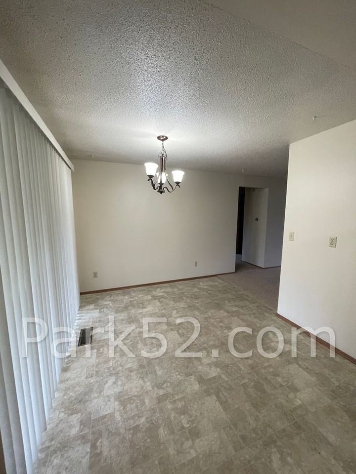 1404 N Orchard St - Photo 4 of 11