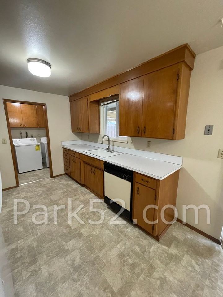 1404 N Orchard St - Photo 6 of 11