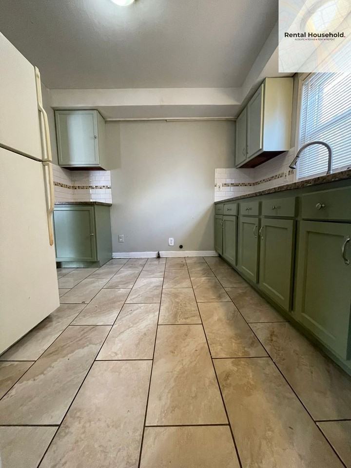 19401 Annchester Rd - Photo 3 of 21