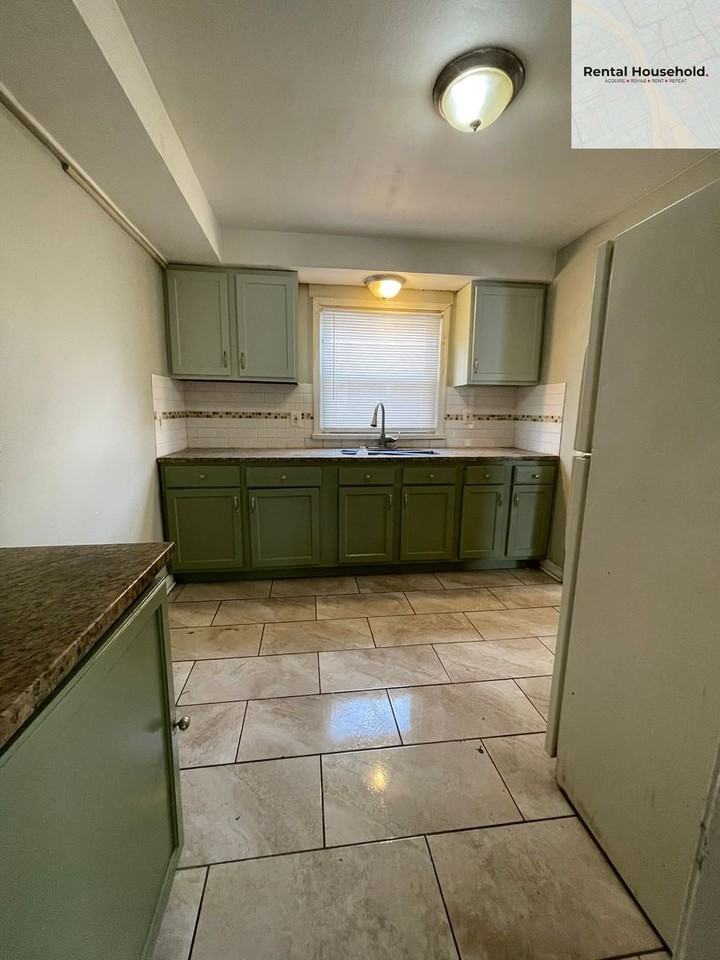 19401 Annchester Rd - Photo 4 of 21