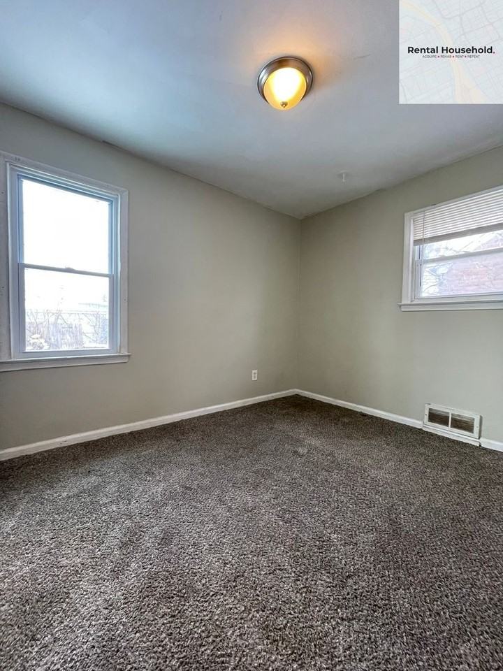 19401 Annchester Rd - Photo 7 of 21