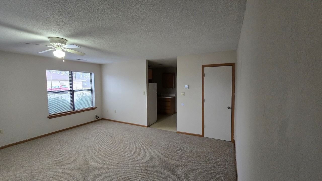 1292 W Ashley Rd - Photo 4 of 15