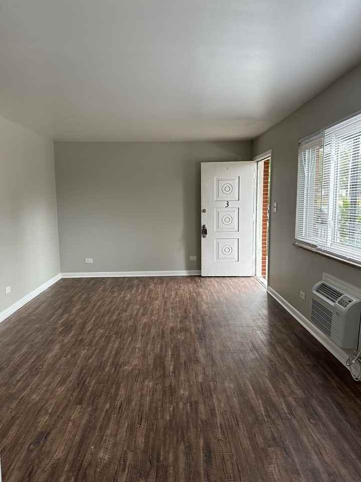 Flats at the Pike - Photo 2 of 20