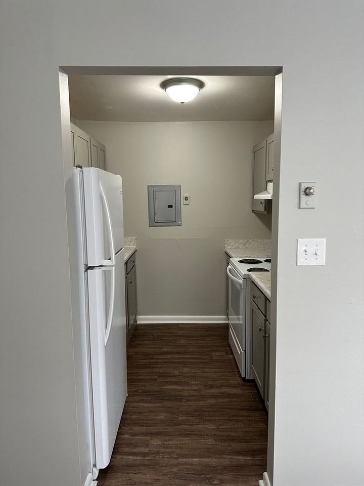 Flats at the Pike - Photo 4 of 20