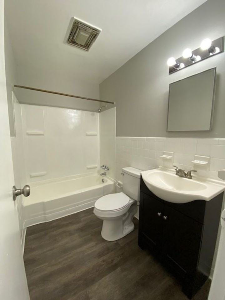 Flats at the Pike - Photo 6 of 20