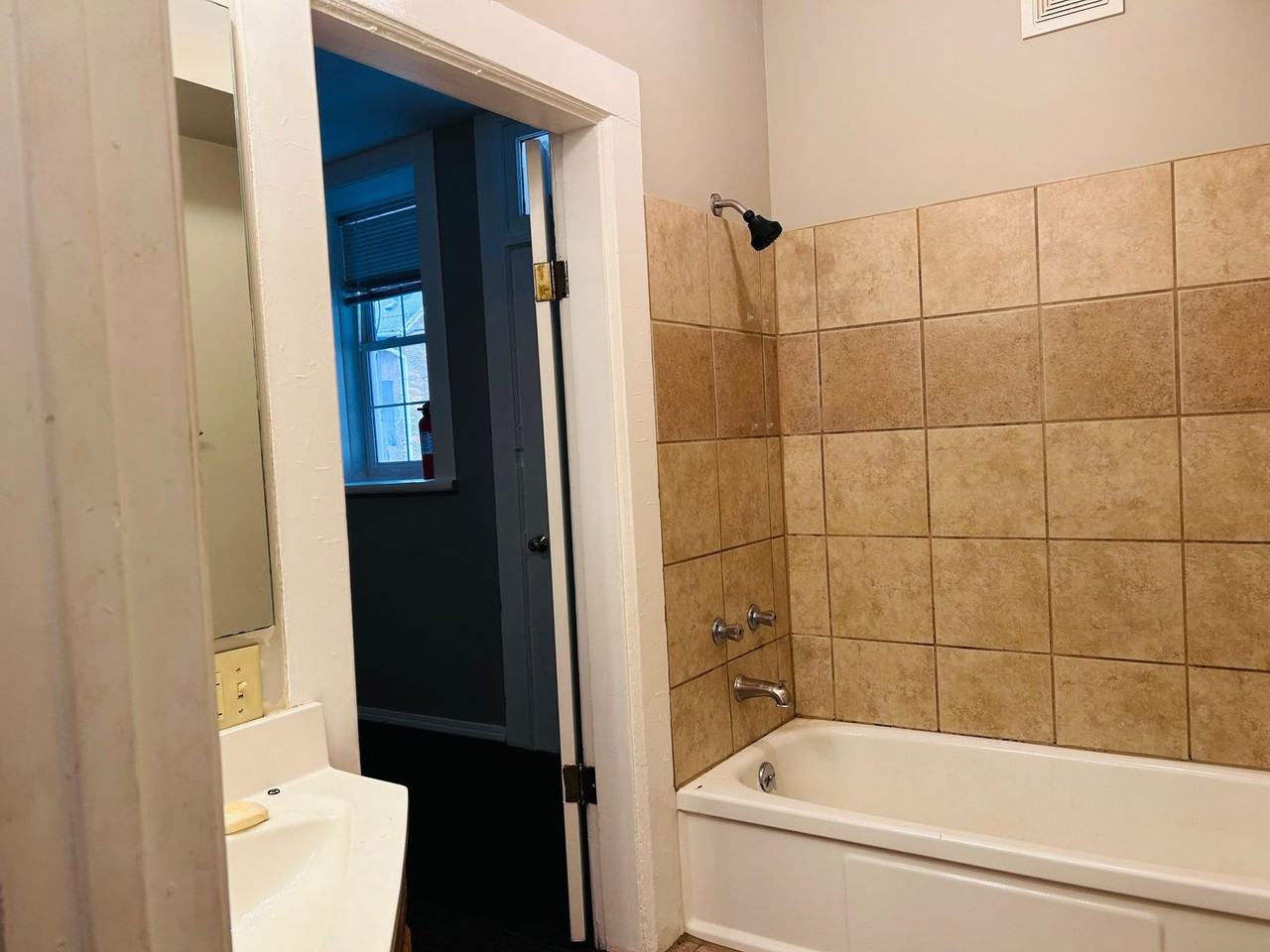 1737 Madison St - Photo 7 of 14