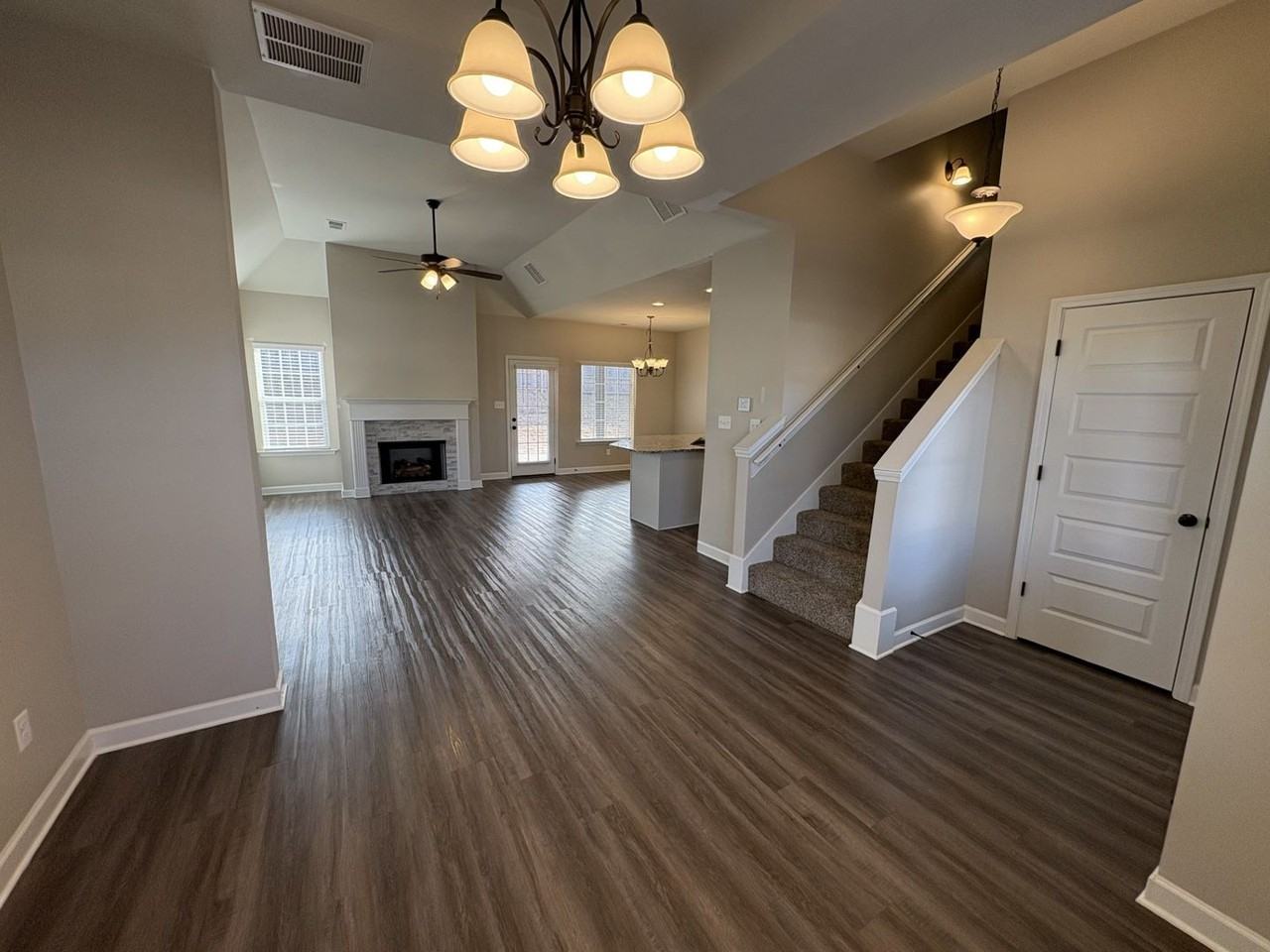 2113 Metcalf Way - Photo 3 of 16