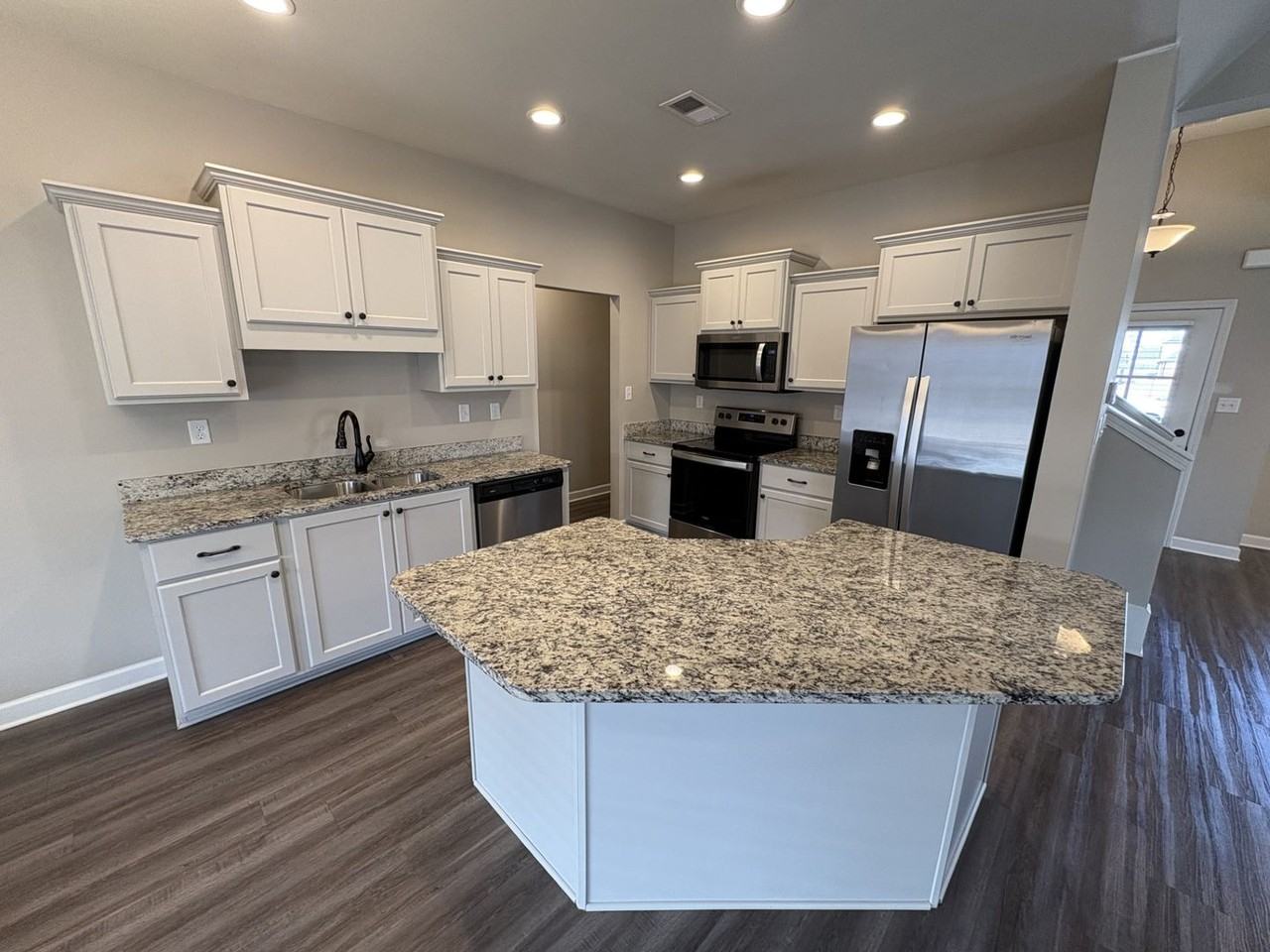 2113 Metcalf Way - Photo 5 of 16