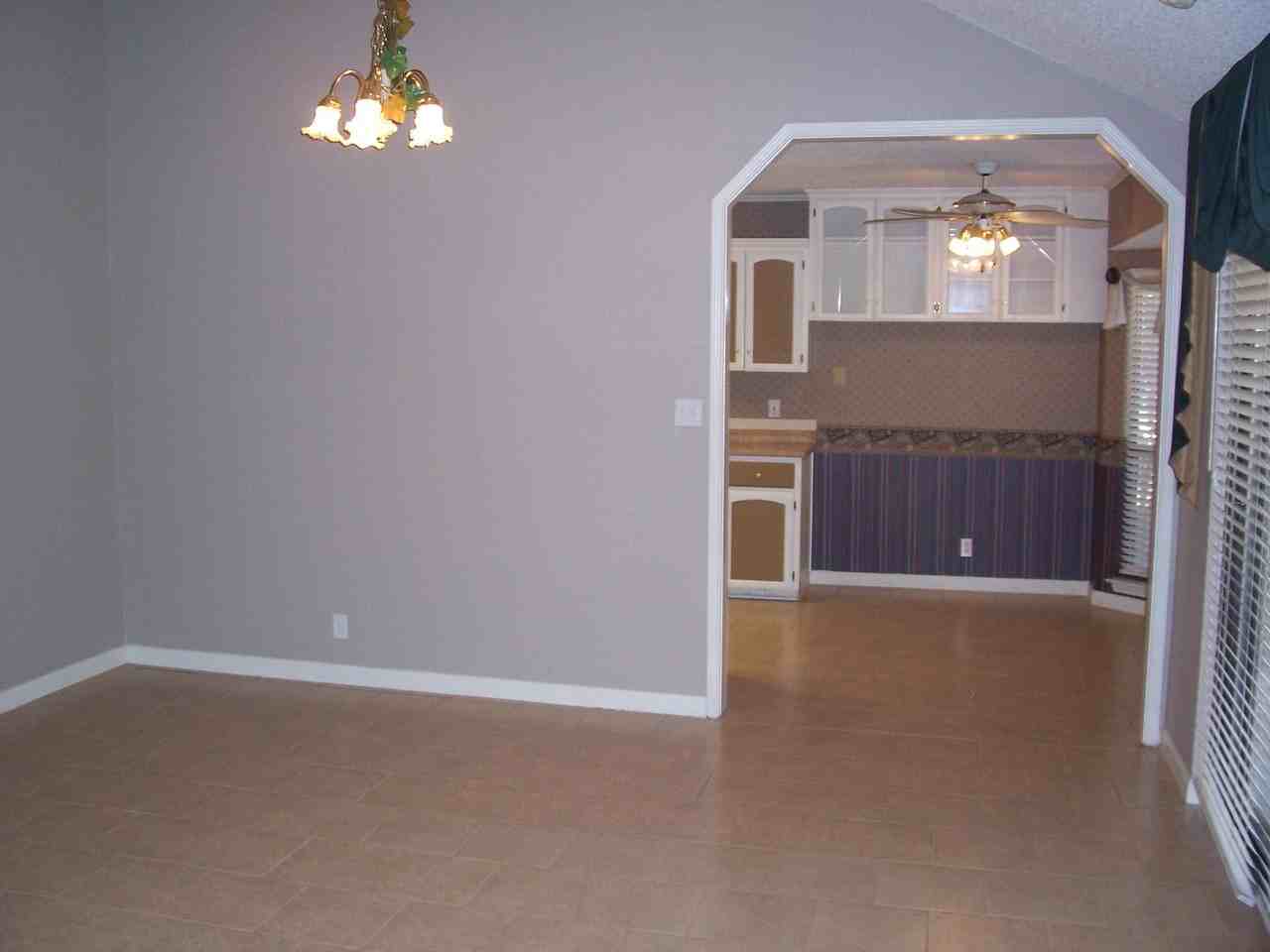 410 Deepwood Dr - Photo 6 of 17