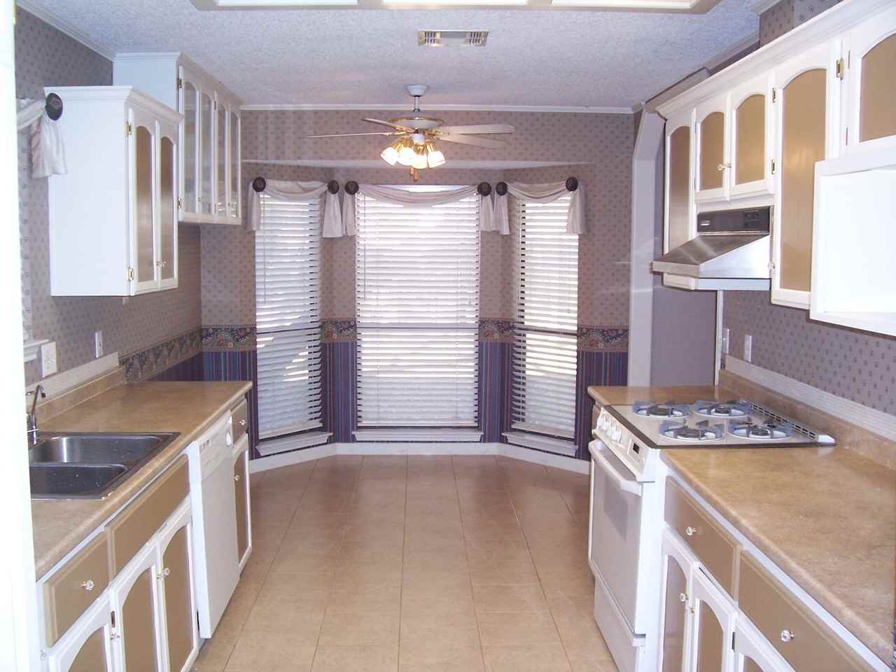 410 Deepwood Dr - Photo 7 of 17