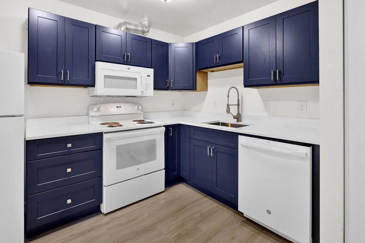 1405 E Sunset Drive - Photo 2 of 20