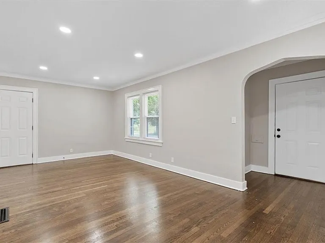 5247 Olive St - Photo 3 of 28