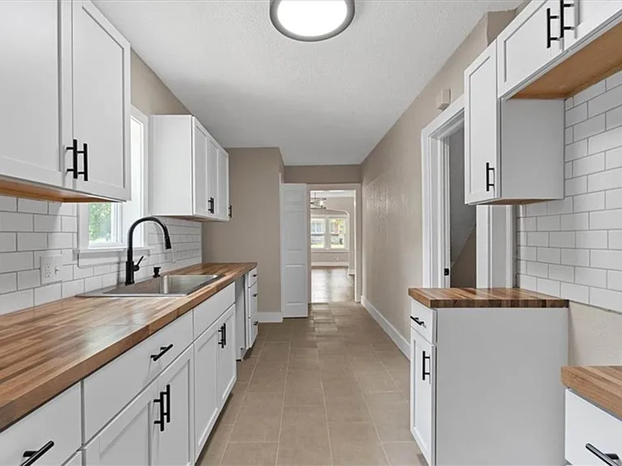 5247 Olive St - Photo 6 of 28