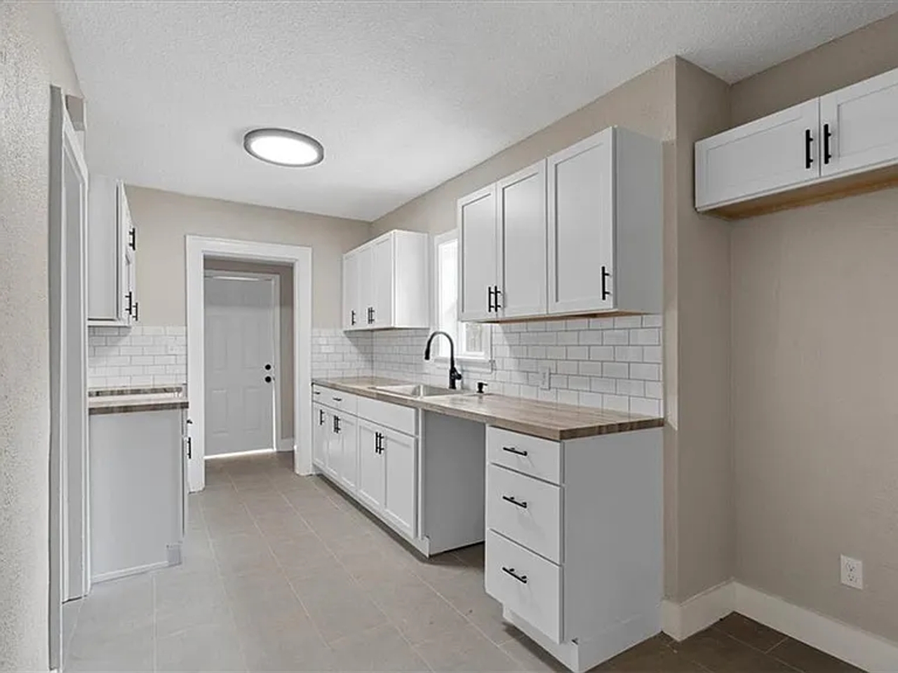 5247 Olive St - Photo 7 of 28