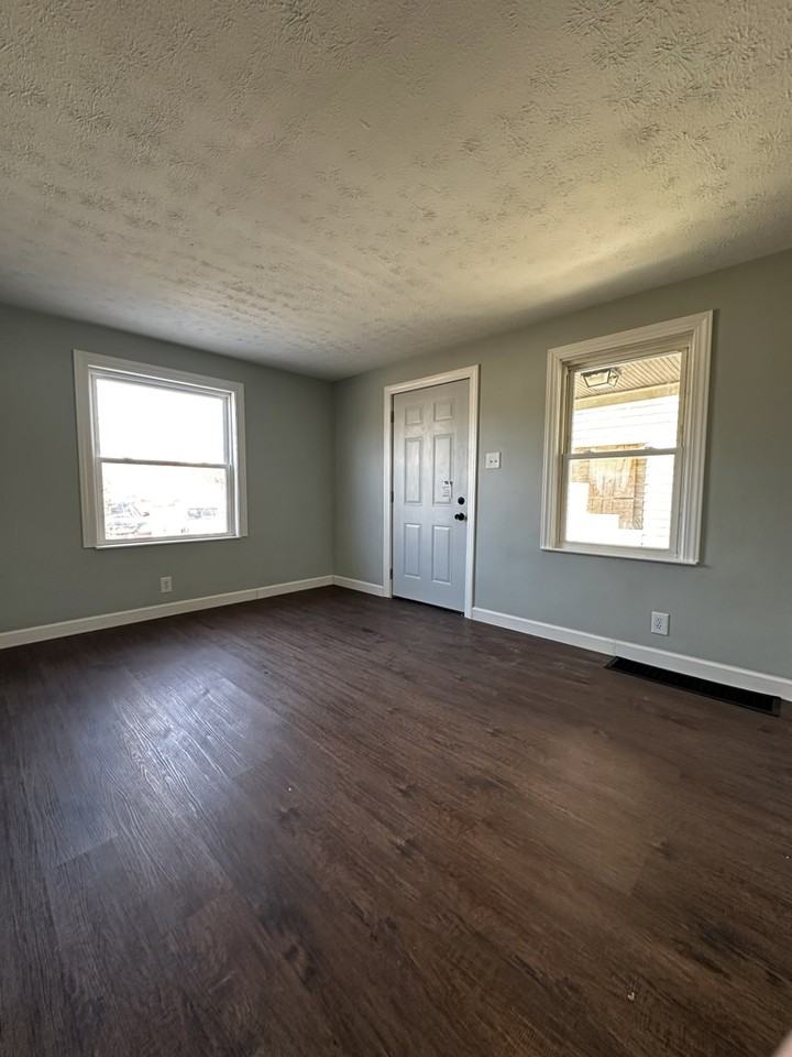 1717 E 34th St #1719 - Photo 3 of 19