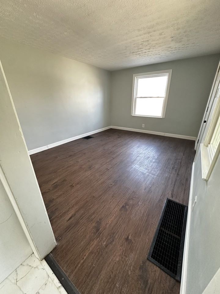 1717 E 34th St #1719 - Photo 4 of 19