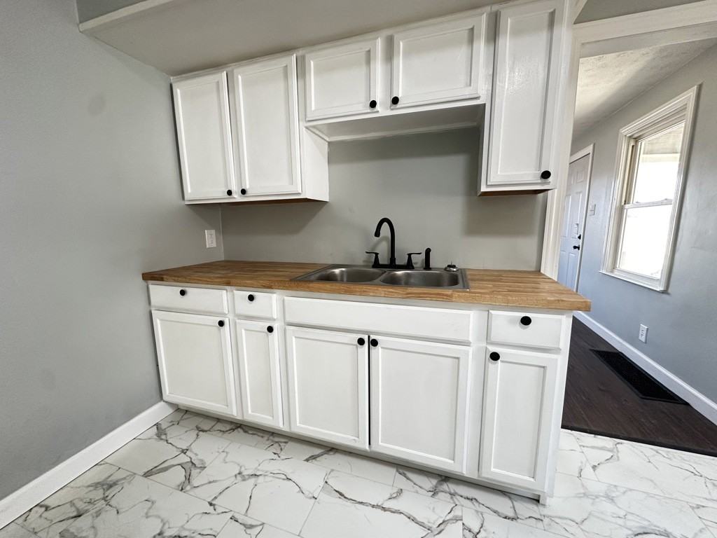 1717 E 34th St #1719 - Photo 6 of 19