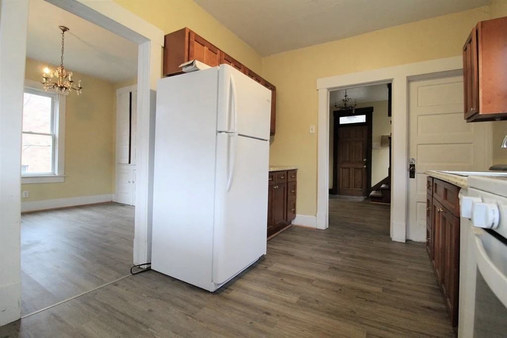 565 Brockway Ave #A - Photo 4 of 12